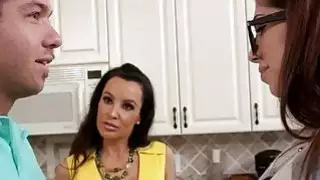 مفلس جبهة مورو ليزا آن يعلم في سن المراهقة كيف يمارس الجنس بشكل صحيح