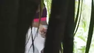 اليوغا الساخنة ثم يمارس الجنس من النهر