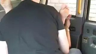 كس ضخمة الثدي الهواة كس مشدود في سيارة أجرة