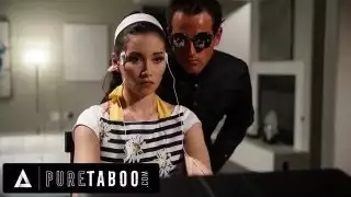 منفذ القانون يدقق على عطش ربة المنزل الجنسي في المستقبل البائس