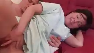 الخادمة الفرنسية يحب بعد أن تم حفر الحمار لها من قبل الديك الشباب