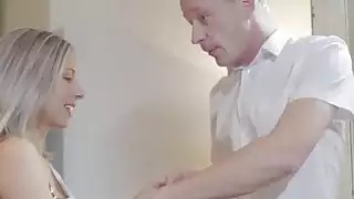 تريسي يأخذ شاعر لزجة كبيرة في جميع أنحاء بطنها الكمال
