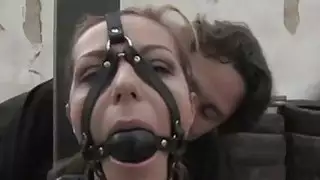 Playgirl تعريض جسدها المجرد عارية في الأماكن العامة
