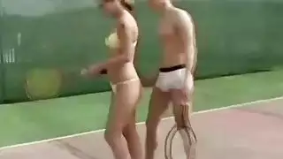 فاتنة شقراء يلعق الرجل الحمار وفرقعة له مع حزام