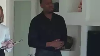الديك الأسود الكبير في مصمم الداخلية