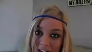 هذه شقراء الملاعين صديقها السابق