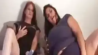 ميلف منزعج معاقبة بورقة فتى