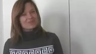 A lapdancer خجولة شقراء جميلة