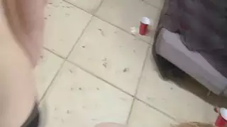 مجنون تسكن مقبرة للنساء مع الجنس