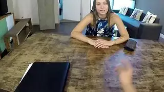 ليزا الحصول على الوظيفة من قبل الحصول على استغل من قبل رئيسه لذلك