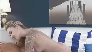 تتبرر تينة جديدة تينا كيف أنها يمكن أن تحصل في غرفة النوم