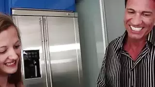 ماريسا ماي بات عارية و الإسكات لها خطوة الآباء الديك