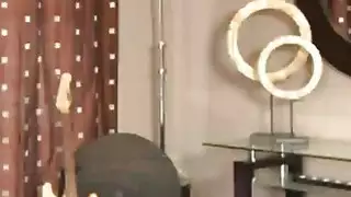 مدلك صغير يرضي العملاء الديك مع جسدها الساخن