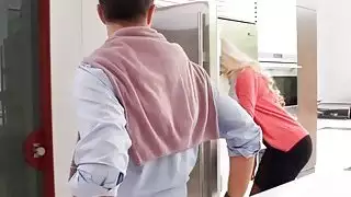 مفلس شقراء وكيل عقارات الملاعين مع العميل لها