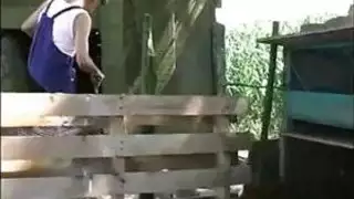 هذه الفتاة تحصل على رجل مسن