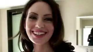 يظهر مذهل امرأة سمراء فاتنة كيف يتم الحلق العميق