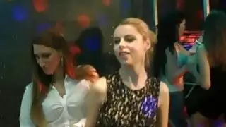 دون البهجة على الجمال والفتيان