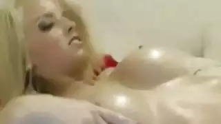 شقراء رائع مع كبير الثدي