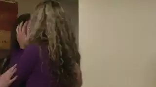 أرادت شيلا جينينغز فاتنة أن يمارس الجنس مع كس الرطب
