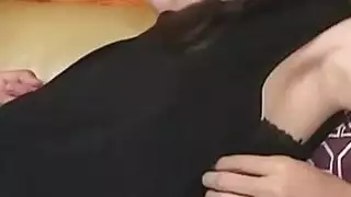 أياكا مفلس يحصل نائب الرئيس على الفم بعد مسمر