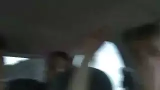 أميرة جميلة أميرة مص ديك في السيارة