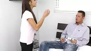 ميشيل مارتينيز مص اثنين من الديكة الكبيرة الحلق العميق