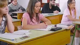ضخم الثدي جبهة مورو مثليه معلم bangs في سن المراهقة