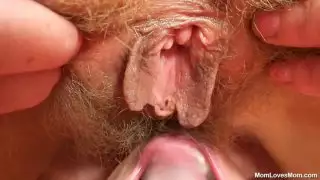 فظيع الجدة سيريلا تأكل الزنجبيل الشعر كس صديقتها
