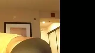 كان لدينا جلسة اللعنة العظمى في غرفة الفندق