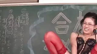 الفرخ الآسيوية يحصل قصف الأحمق