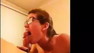 غداء البروتين عن لصديقته لطيف