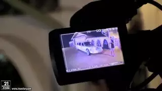طويل الشعر امرأة سمراء ليزا البريق الداعر مع عشيقها الغنية وسائقه