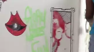 الأبنوس بري سيموني يعطي الرأس إلى حفرة في حفرة المجد