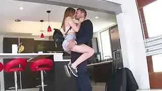 زوجة قرنية ميليسا مور يطرح رجلها عن الجنس الخشن