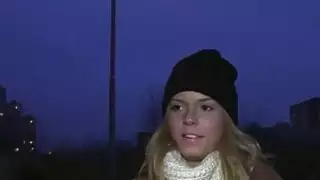 تحطمت فاتنة التشيكية لطيف من قبل رجل غريب لبضعة باكز