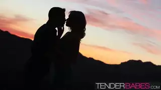 فاتنة شقراء جميلة ميا Malkova يمارس الجنس مع رجلها مثل راعية البقر