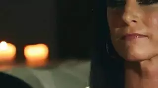 مرة واحدة يتم إجراء هذا الميثاق يمكن Samantha الوصول إلى العمل
