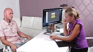 خبطت وكيل الإناث الملبس من الخلف