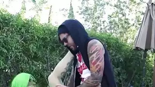 ملائكي صنم المتشددين في الهواء الطلق العمل