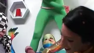 أسر fuckfest الطرف مع بنات وقطعة كبيرة