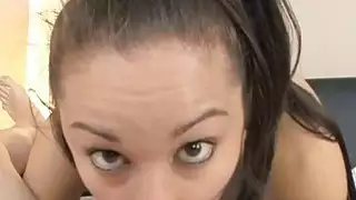 فاتنة جميلة هي الإلتهام الرجال ضخمة weenie hungrily