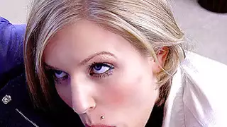 الكثير من Titty