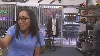الوجه كبيرة لطيفة في وجه جميلة ممرضة يائسة