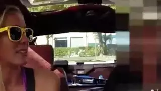 بيمبو شقراء تبيع سيارتها وجملها الحصول على قصفت