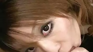 يأخذ الآسيوية الشهوانية sextoy كبيرة