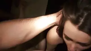 يحصل في سن المراهقة وقحة الخام DP