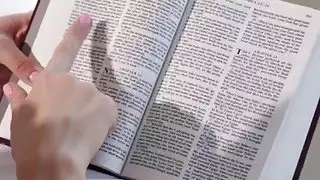 نينا ايل يعلم ابنتها خطوة بعض اللعنة الشرج مذهلة مع ألعاب الجنس
