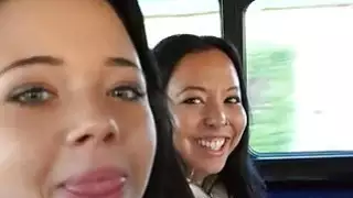 Threes غريب المراهقين كس ثمل و facialized في الأماكن العامة