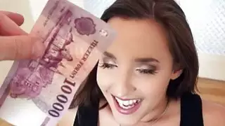 جميل أميرة Adara فلاش لها الثدي