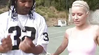 Anikka Albrite قرنية فاتنة على ديك كبيرة